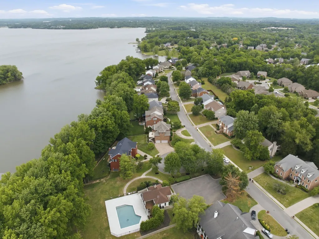 100 Lakecrest Circle Hendersonville TN 37075
