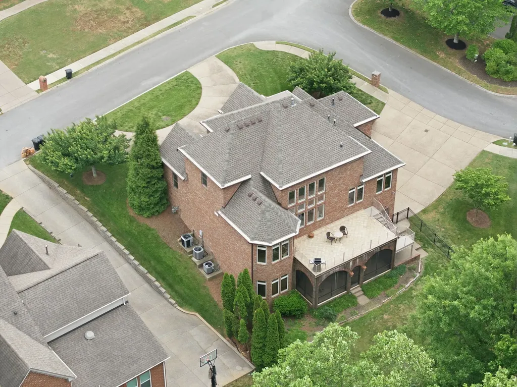 100 Lakecrest Circle Hendersonville TN 37075