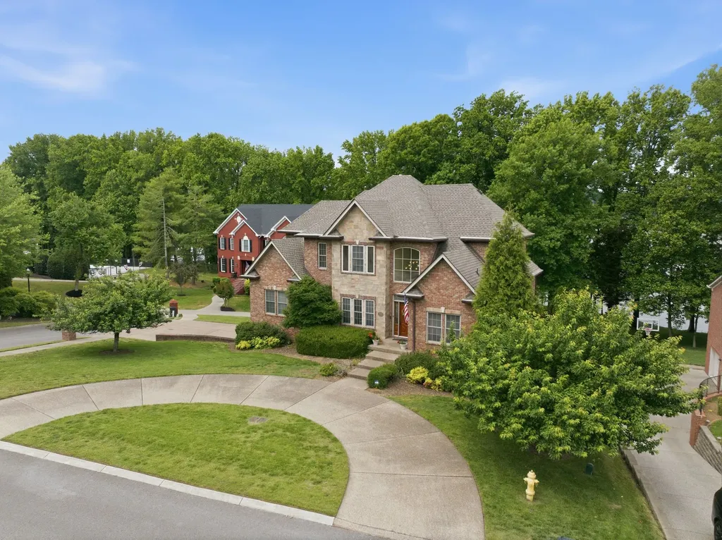 100 Lakecrest Circle Hendersonville TN 37075