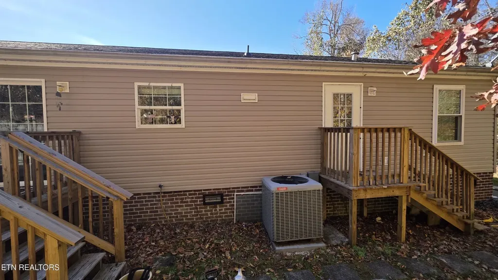 236 Loggers Lane Clinton TN 37716