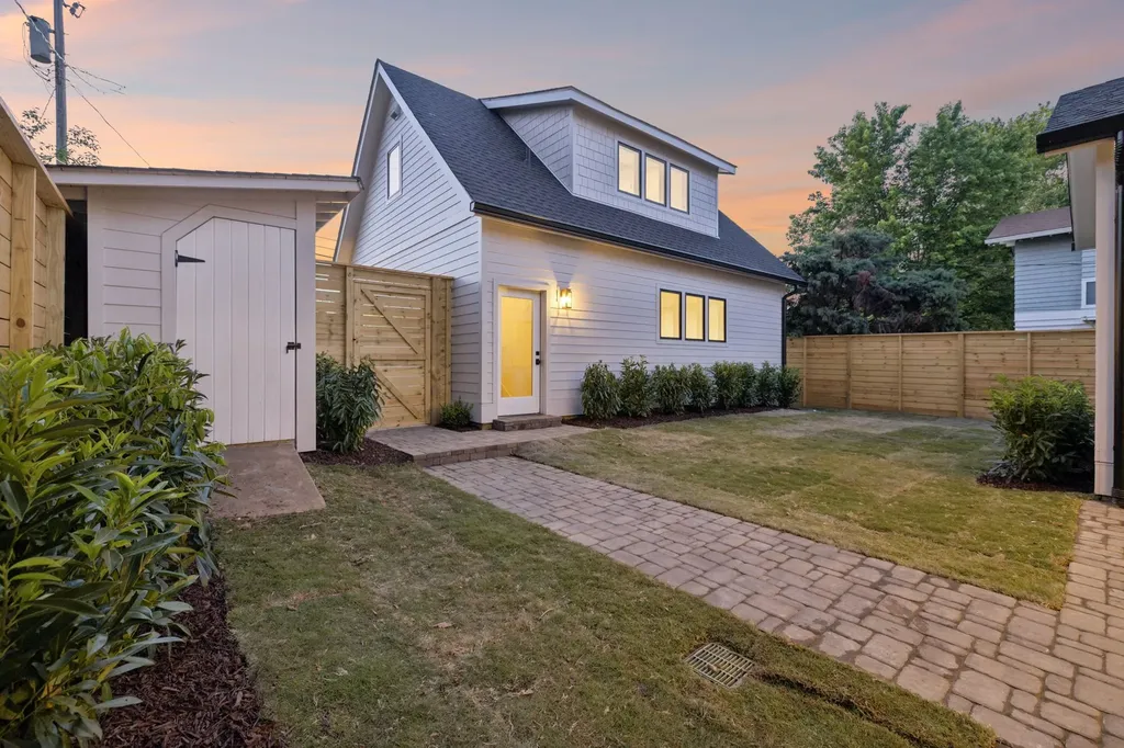 2007 20th Ave, S Nashville TN 37212
