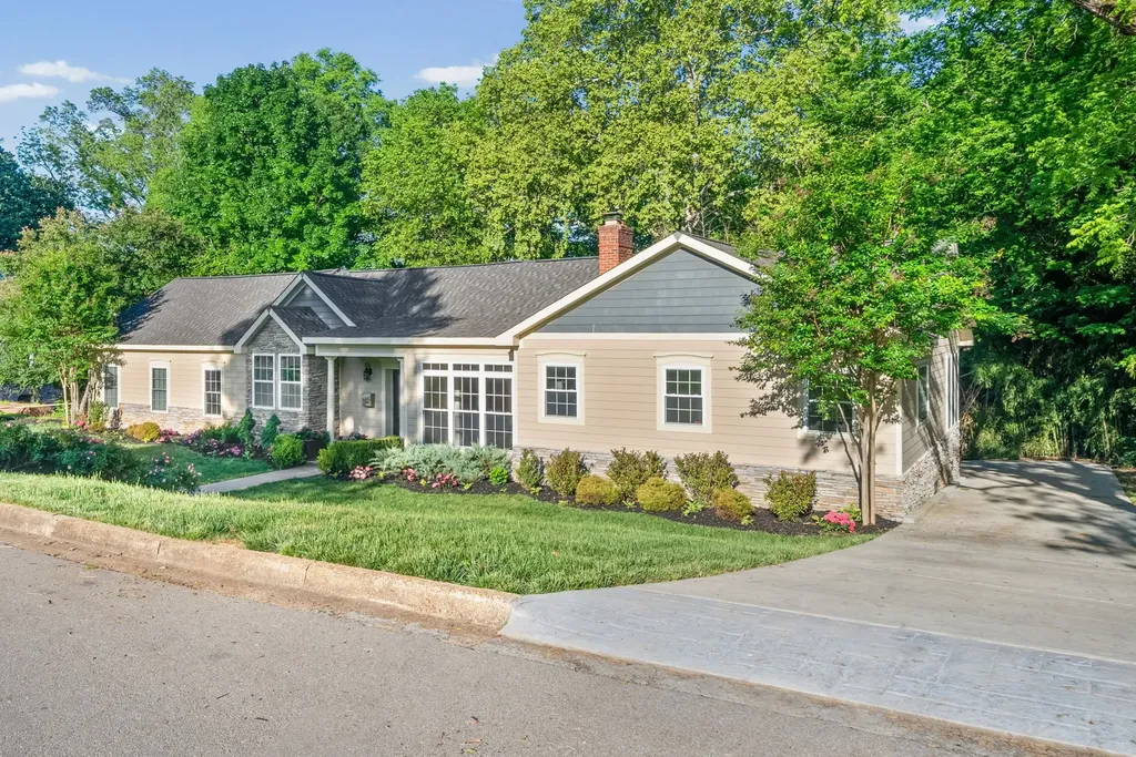 171 W Glenwood Drive Clarksville TN 37040