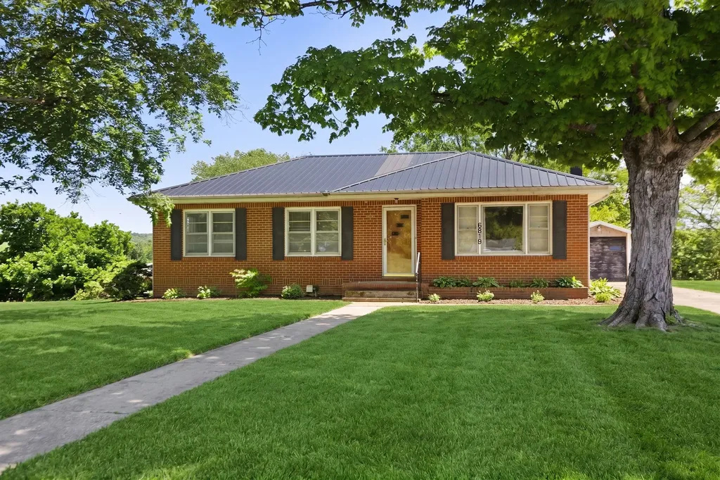 6819 S Main Street Lobelville TN 37097