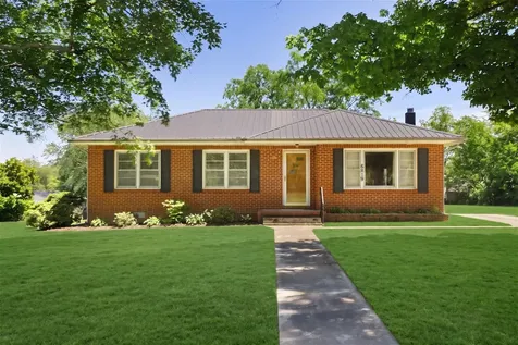 6819 S Main Street Lobelville TN 37097