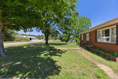 6819 S Main Street Lobelville TN 37097
