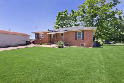 6819 S Main Street Lobelville TN 37097