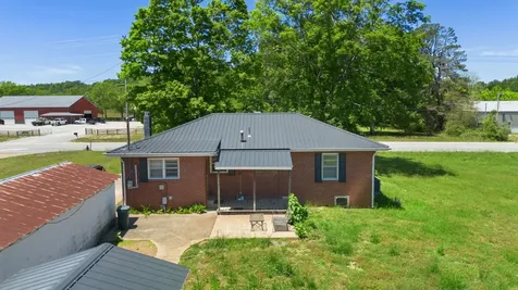 6819 S Main Street Lobelville TN 37097