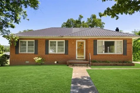 6819 S Main Street Lobelville TN 37097
