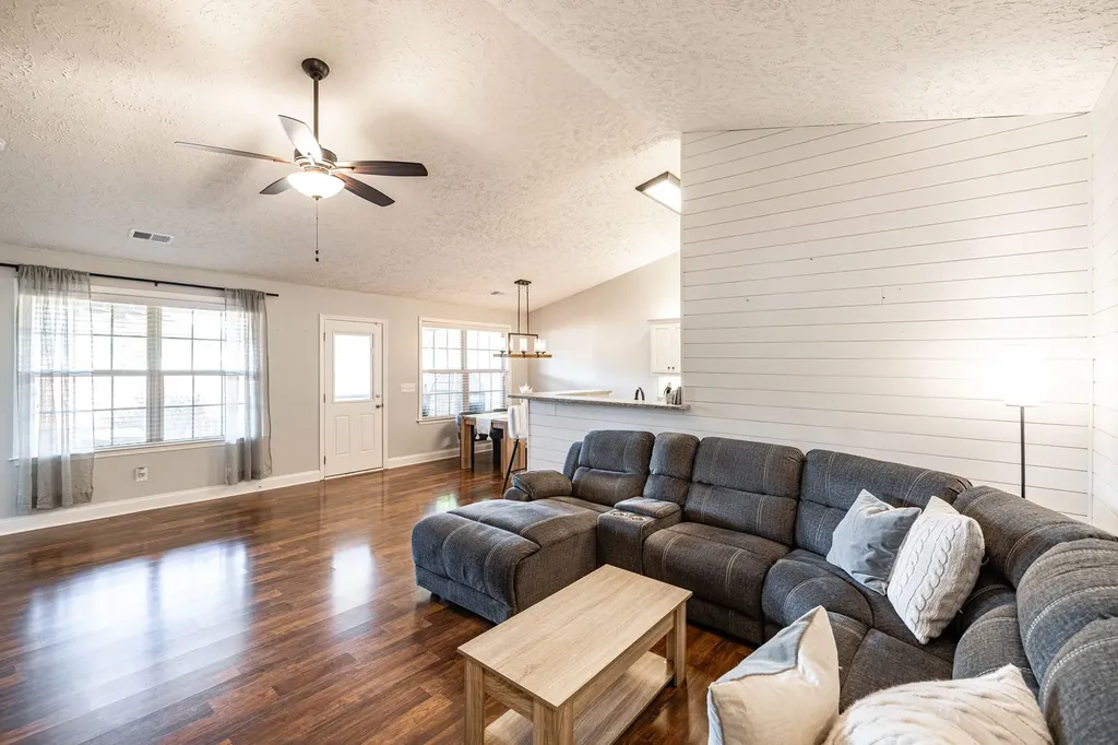 452 Golf Club Lane Springfield TN 37172