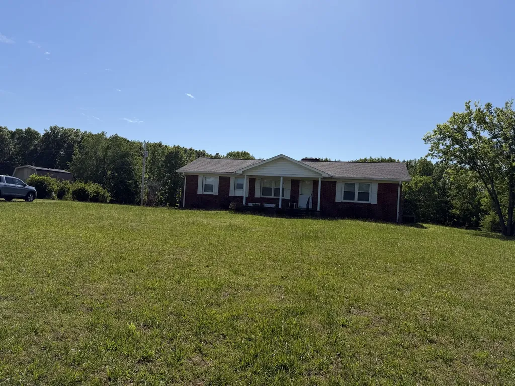 2276 S Mount Pleasant Road Greenbrier TN 37073