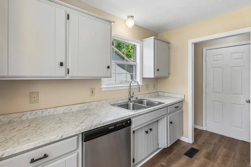 103 Natchez Ct, S La Vergne TN 37086
