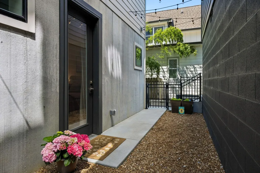 309B 35th Ave, N Nashville TN 37209