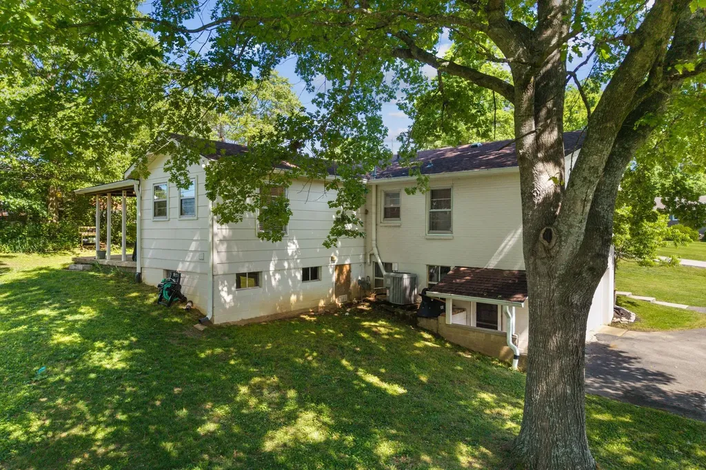 220 Crestland Drive Columbia TN 38401