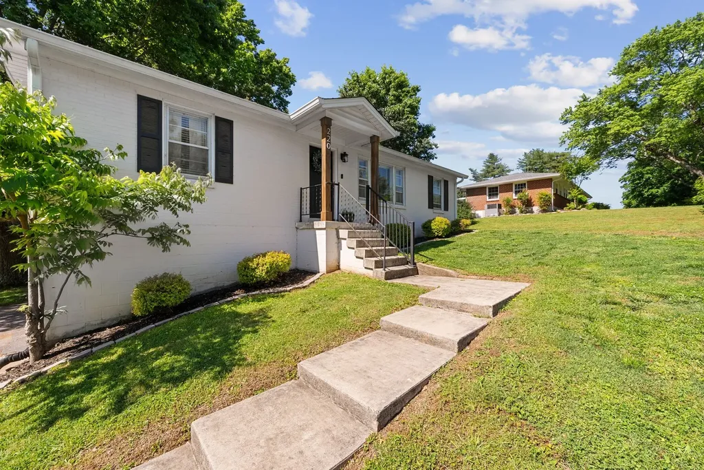 220 Crestland Drive Columbia TN 38401