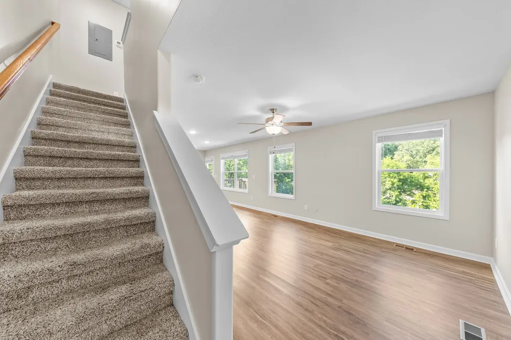 906 E Happy Hollow Drive Clarksville TN 37040