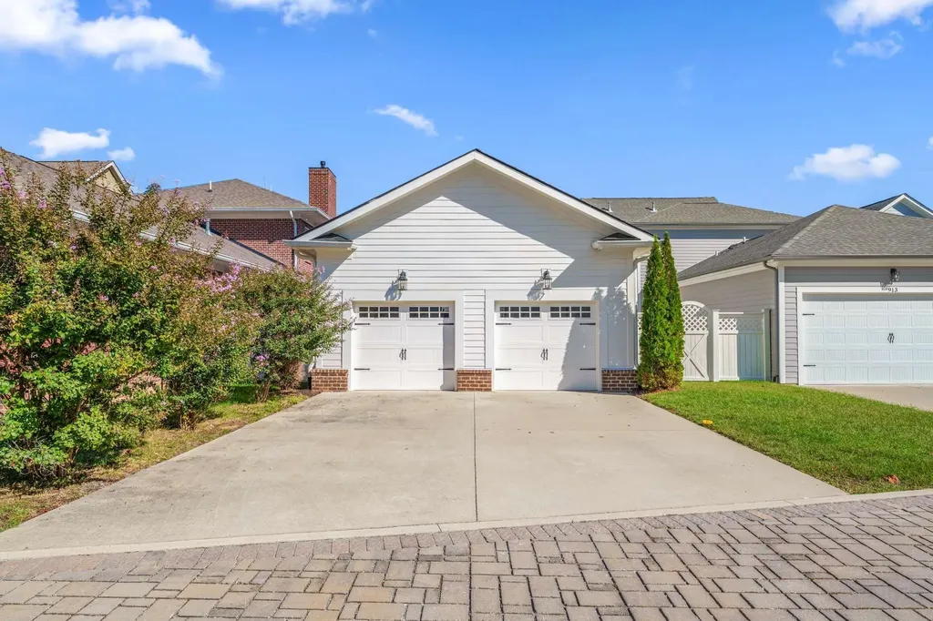 917 Dauphine Street Nashville TN 37221