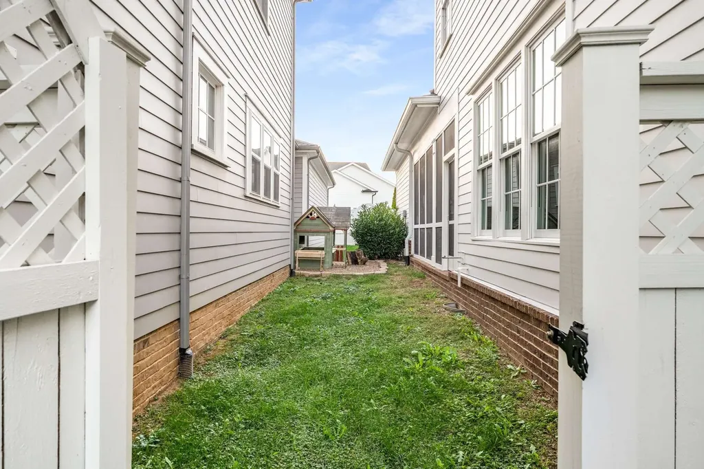 917 Dauphine Street Nashville TN 37221