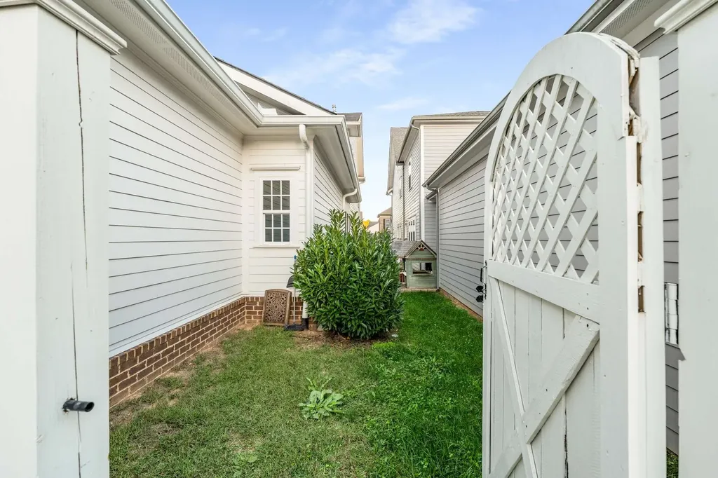 917 Dauphine Street Nashville TN 37221