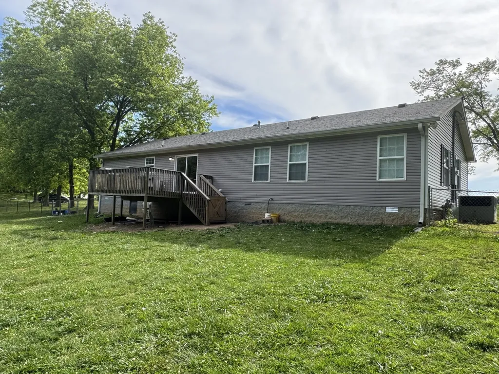 105 Larkins Drive White Bluff TN 37187