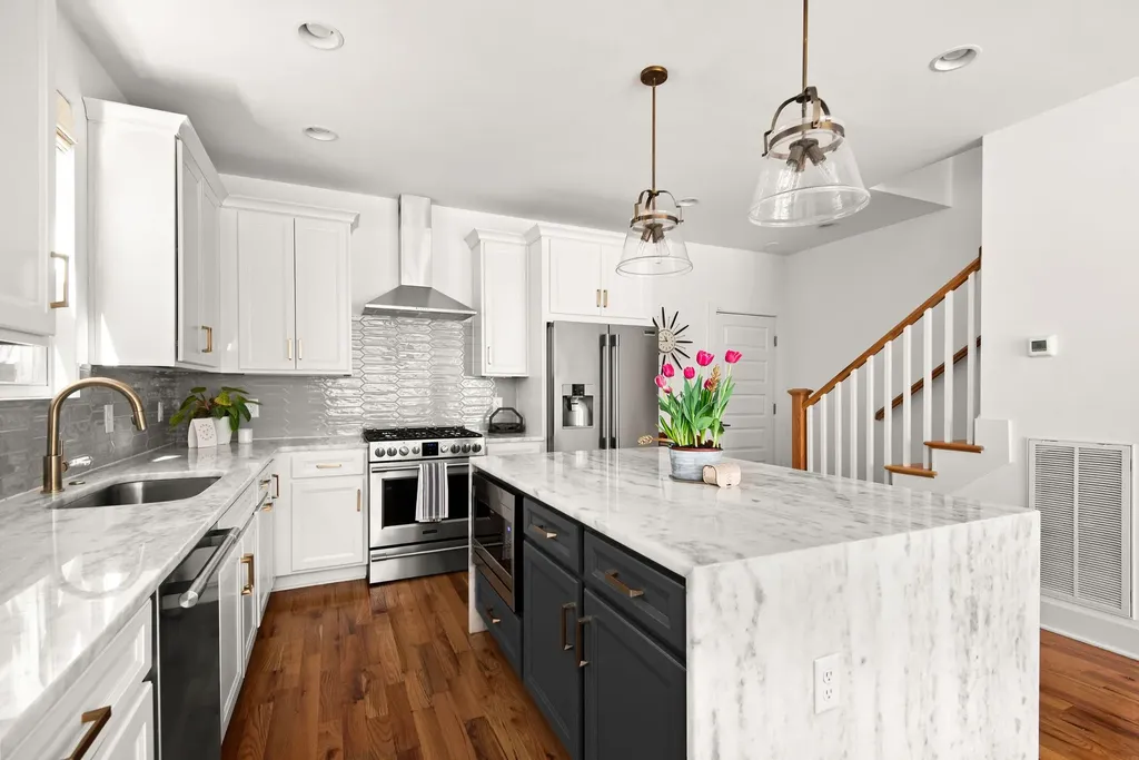 805A 45th Ave, N Nashville TN 37209
