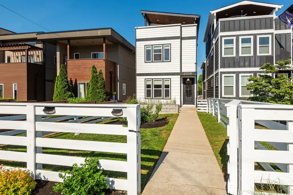805A 45th Ave, N Nashville TN 37209