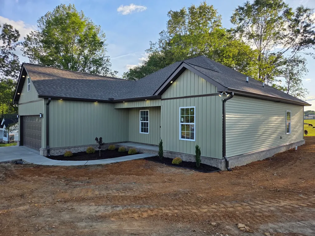 591 Oak Tree Drive Mc Minnville TN 37110