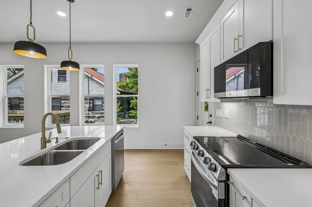 1809B Manchester Avenue Nashville TN 37218