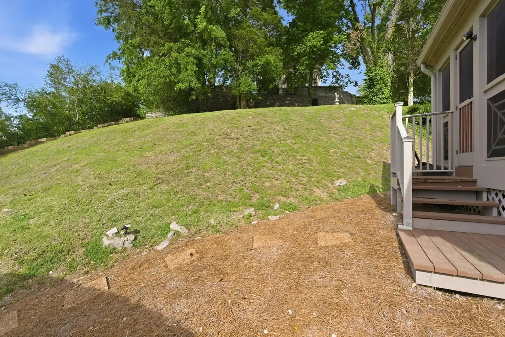 534 Armistead Place Nashville TN 37215