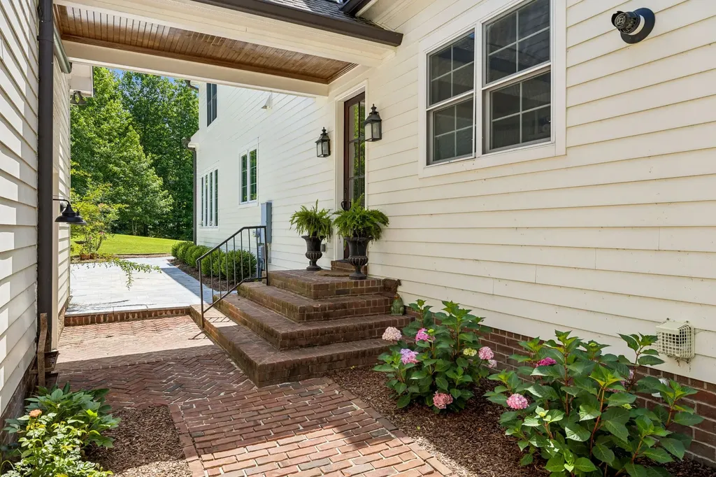 8706 Poplar Creek Road Nashville TN 37221