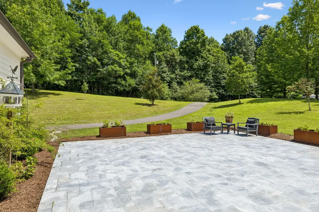 8706 Poplar Creek Road Nashville TN 37221