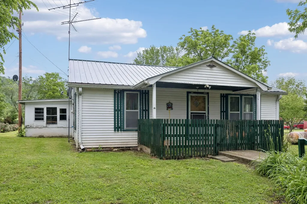 38 Holland Road Morrison TN 37357