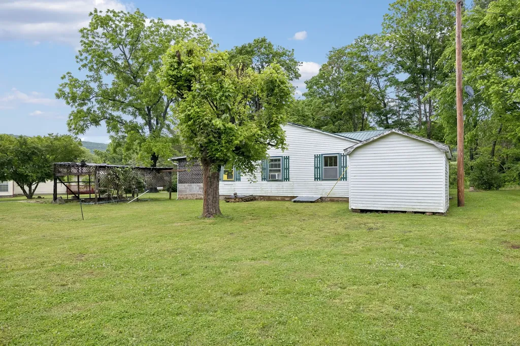 38 Holland Road Morrison TN 37357