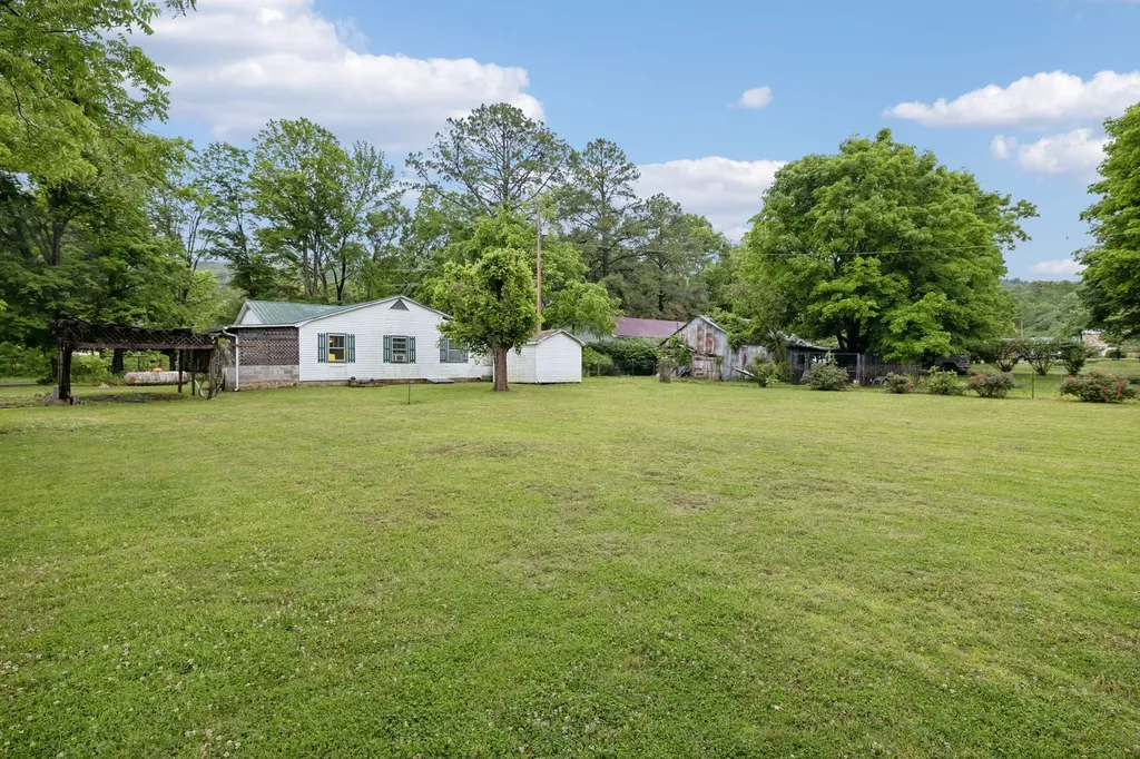 38 Holland Road Morrison TN 37357