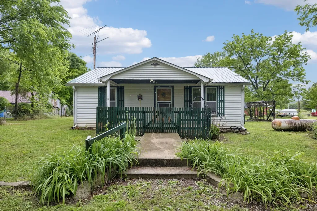 38 Holland Road Morrison TN 37357