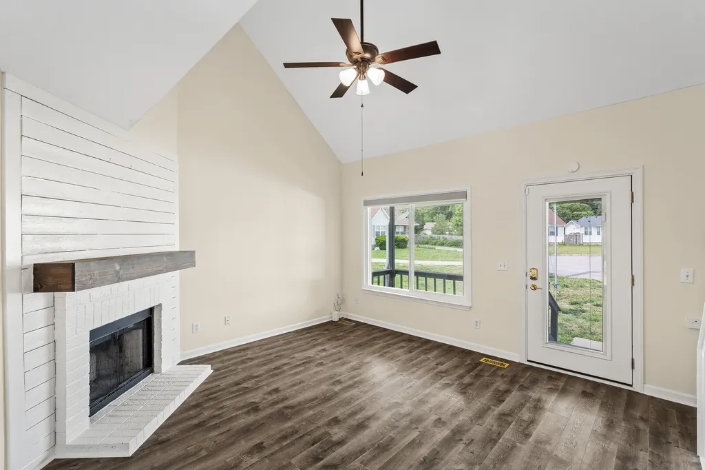 805 Childers Court La Vergne TN 37086