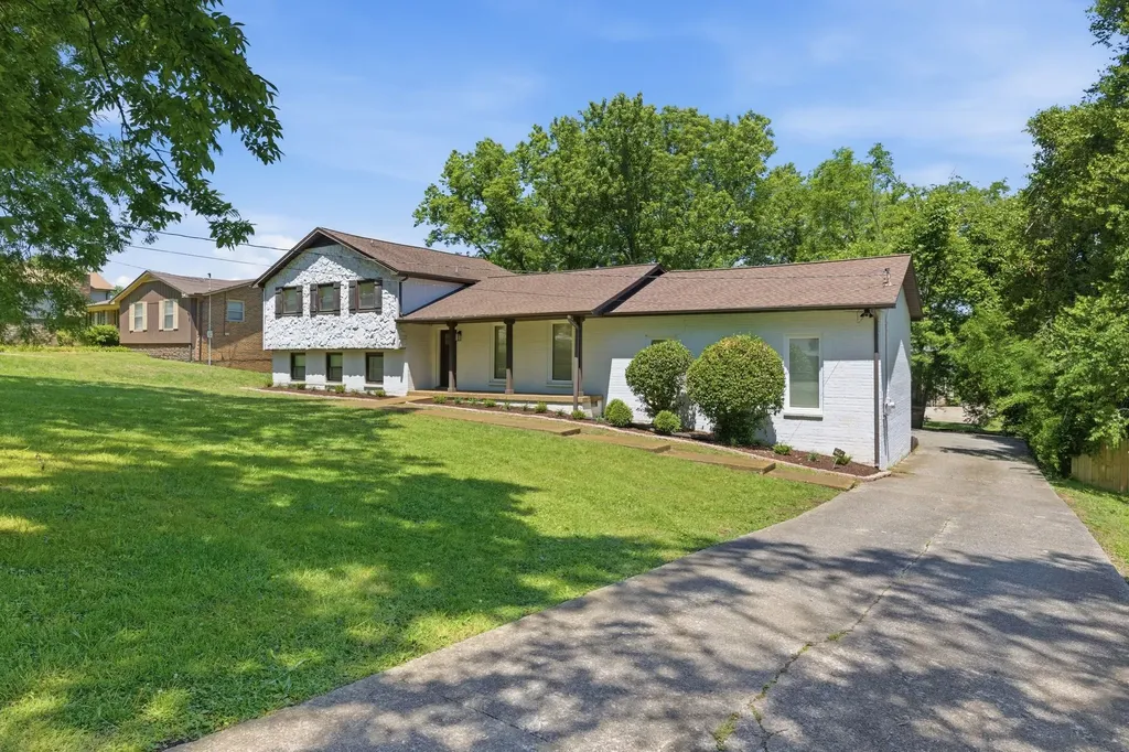 4056 Kings Lane Nashville TN 37218