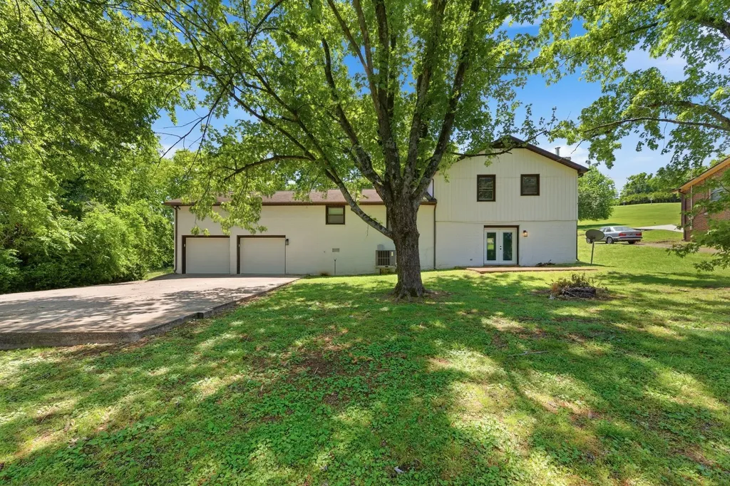 4056 Kings Lane Nashville TN 37218