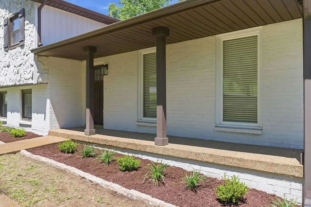 4056 Kings Lane Nashville TN 37218