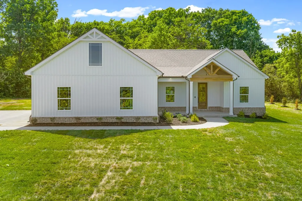 1932 River Road Clarksville TN 37040