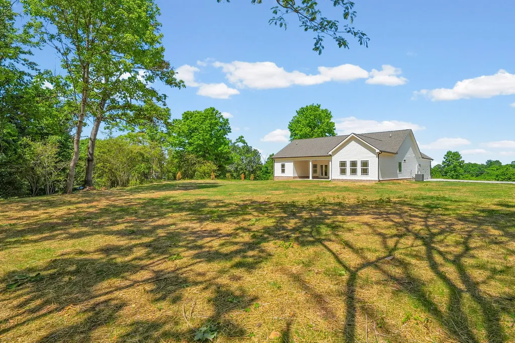 1932 River Road Clarksville TN 37040