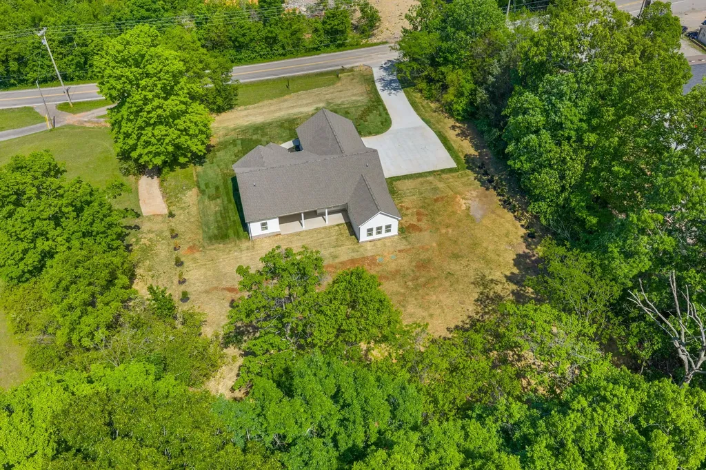 1932 River Road Clarksville TN 37040