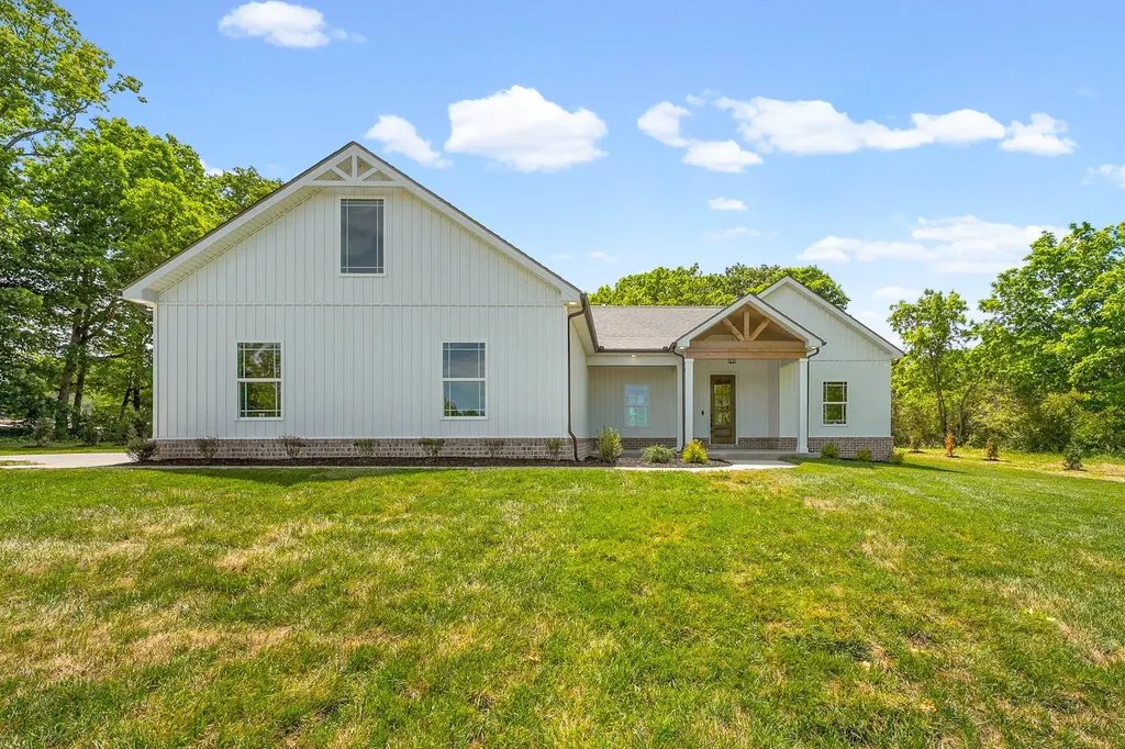 1932 River Road Clarksville TN 37040