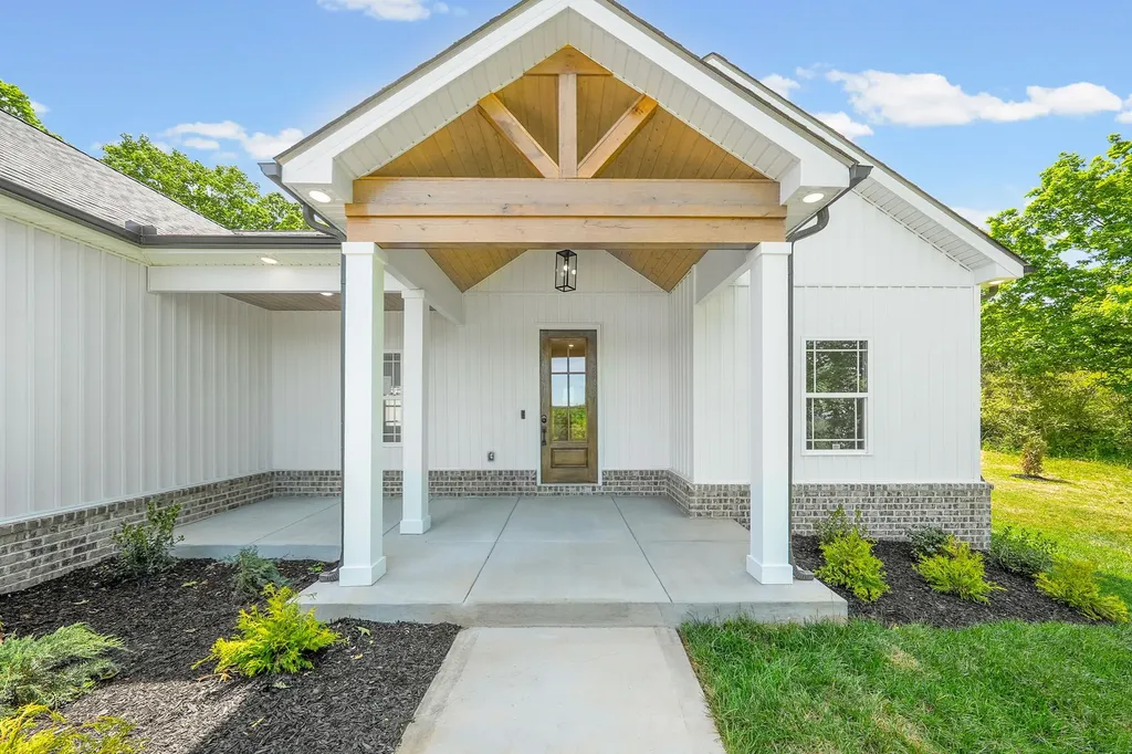 1932 River Road Clarksville TN 37040