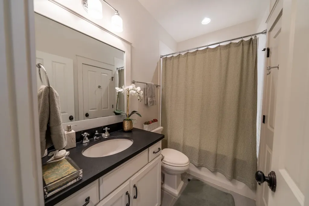 1915A Overhill Drive Nashville TN 37215