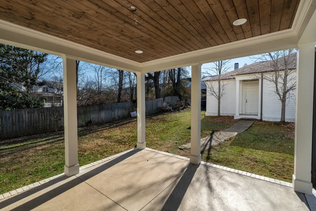 1915A Overhill Drive Nashville TN 37215