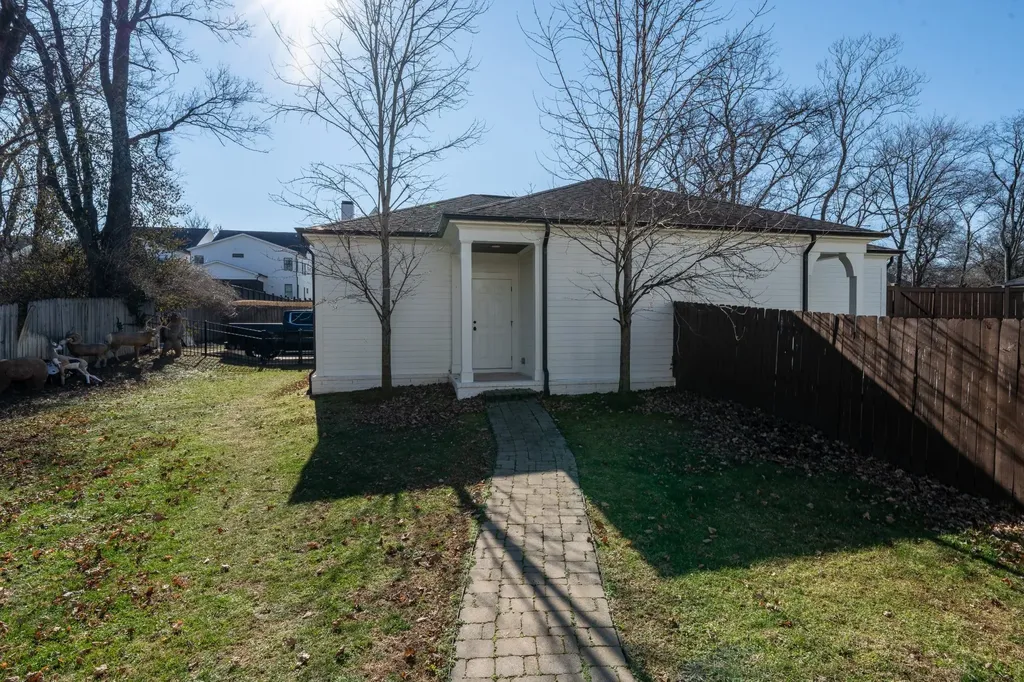1915A Overhill Drive Nashville TN 37215