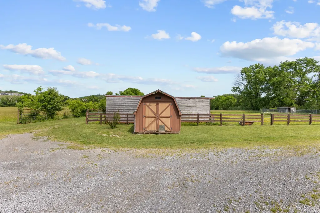 170 Upper Station Camp Crk Road Gallatin TN 37066