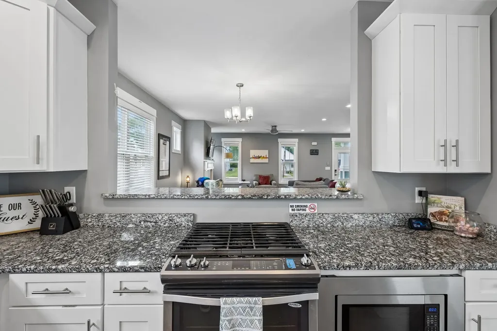 1613 14th Ave, N Nashville TN 37208