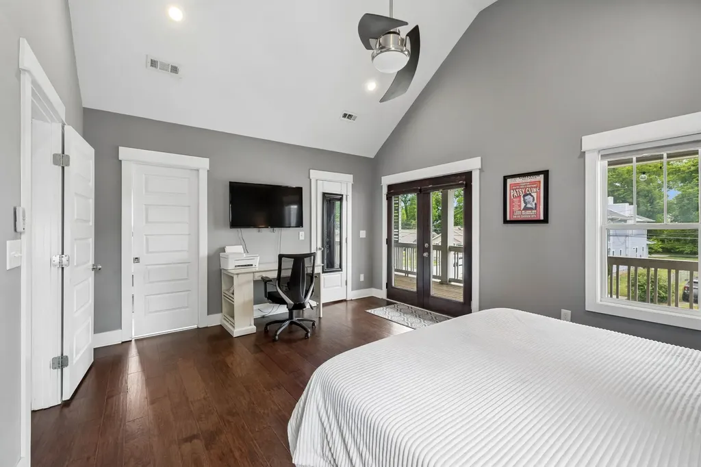 1613 14th Ave, N Nashville TN 37208