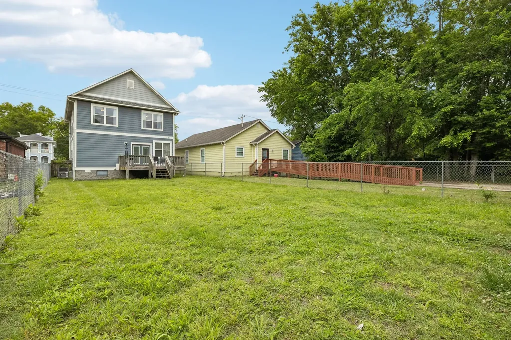 1613 14th Ave, N Nashville TN 37208